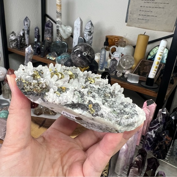 Pyrite and quartz cluster (354 grams) - Picture 4 of 6